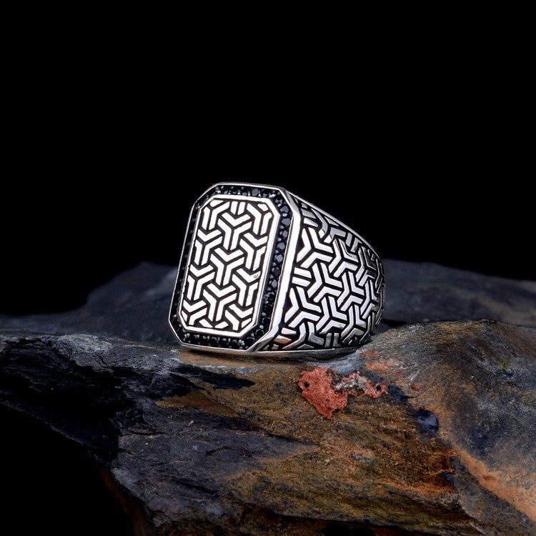 Piramit model Yanları Zirkon Taşlı Gümüş Erkek Yüzük