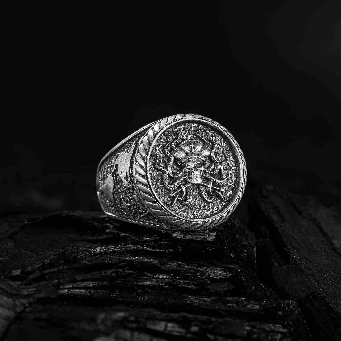 Ahtapot, Korsan yüzük, Savaşçı Kurukafa Erkek Yüzük