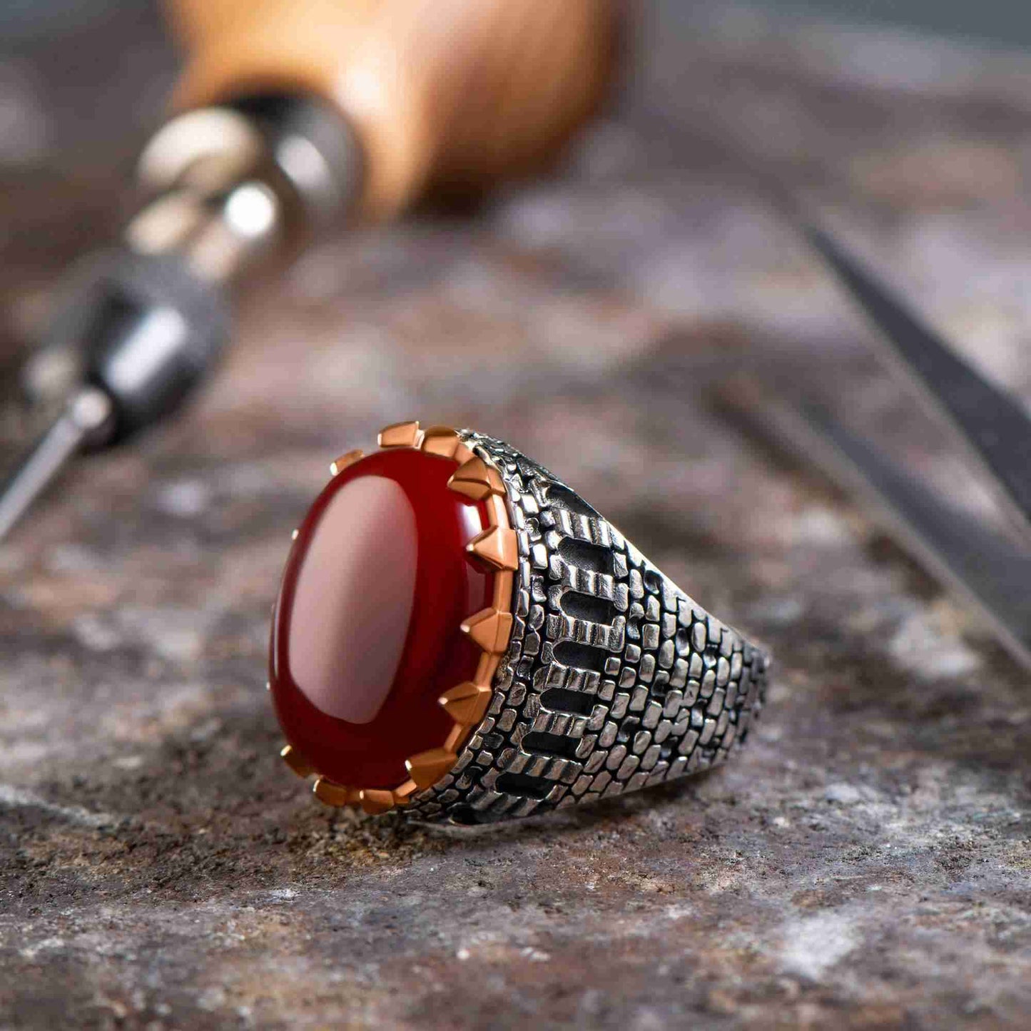 Kahverengi Kabaşon Taşlı Yüzük, Kaplan Gözü Vintage Gümüş Yüzük, Kazınmış Kale Tarzı Büyük Erkek Yüzük
