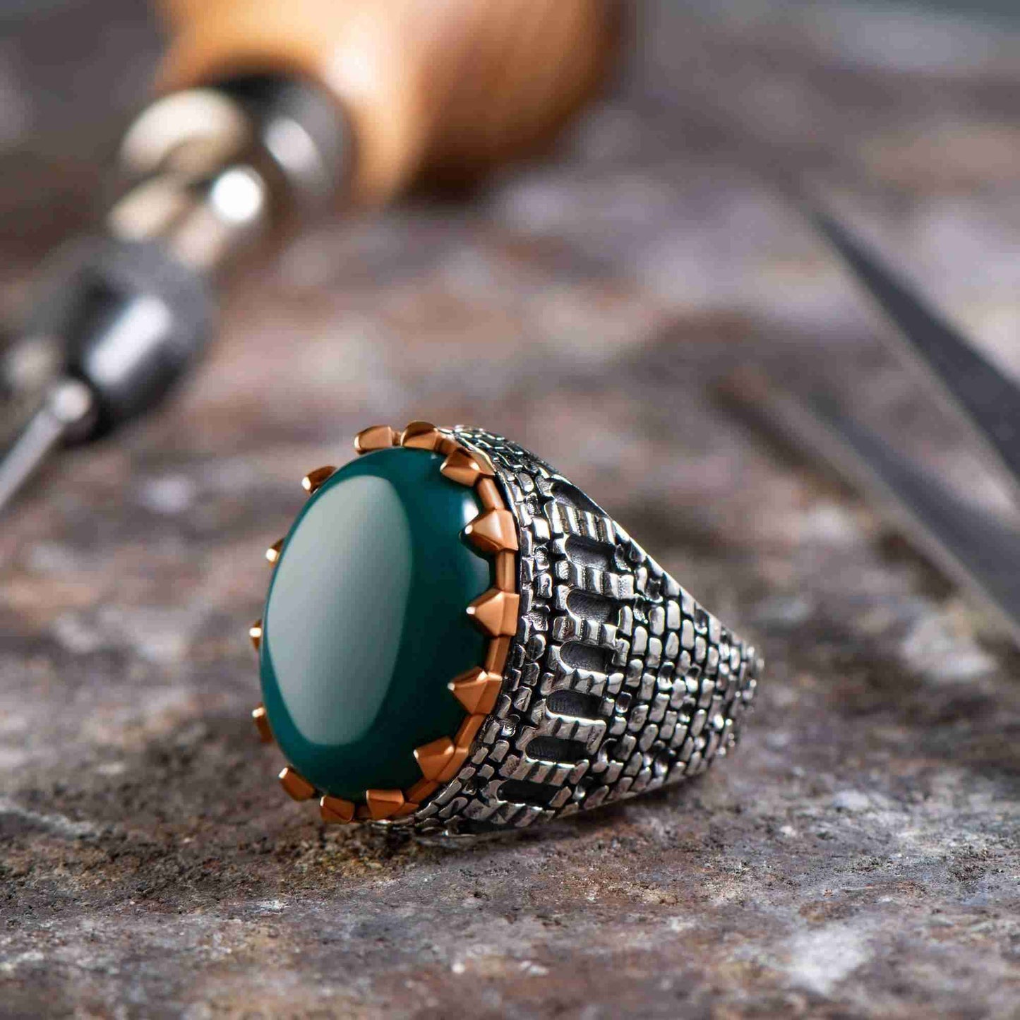 Kahverengi Kabaşon Taşlı Yüzük, Kaplan Gözü Vintage Gümüş Yüzük, Kazınmış Kale Tarzı Büyük Erkek Yüzük